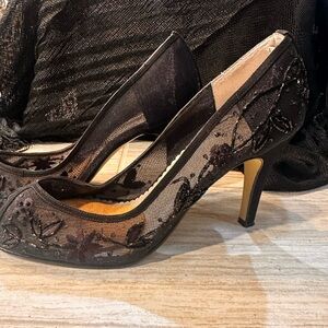 Beaded Women’s dress shoes 4” heel size 9